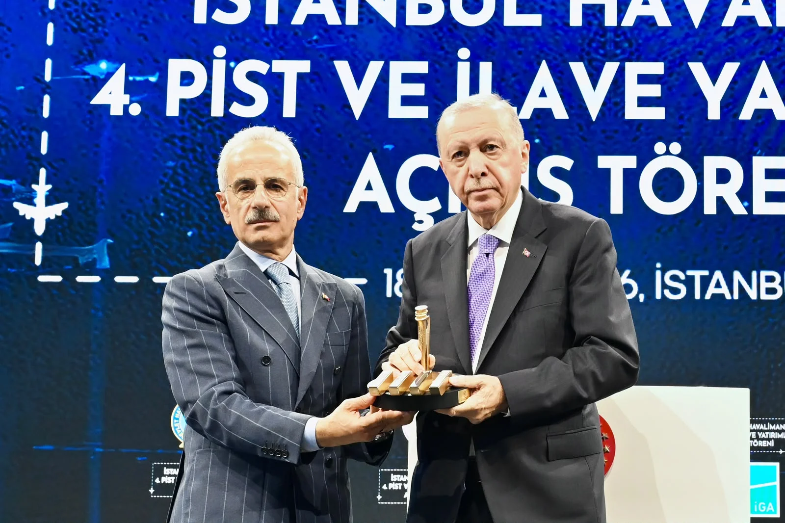 İstanbul Havalimanı’nın yeni pisti hizmete açıldı