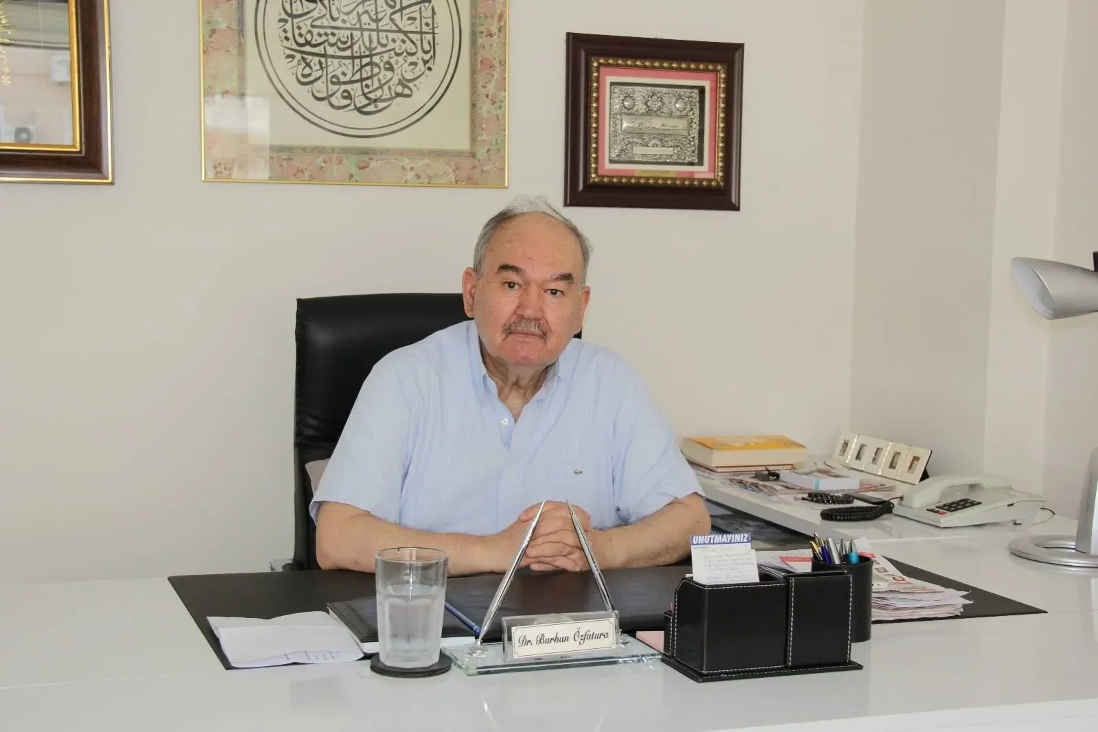 İzmir belediye Başkanlığı yapan Burhan Özfatura (83) hayatını kaybetti