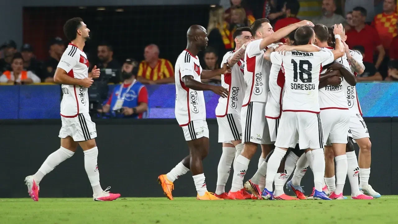 izmir-de-gol-yagmuru-gaziantep-fk-goztepe-yi-4-golle-yikti-1.webp