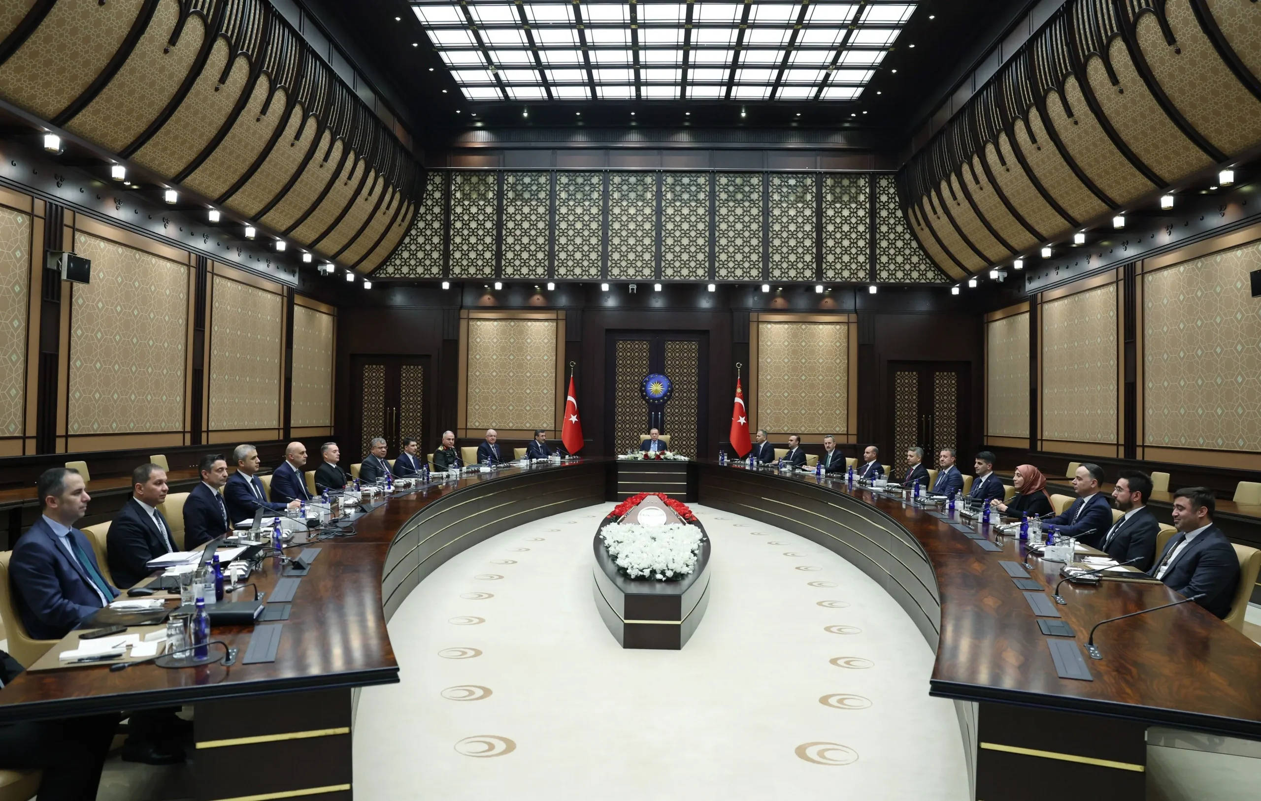 Kabine 3 hafta sonra toplanıyor: Gündemde fon soruşturması var
