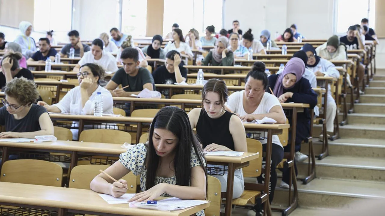 KPSS 2026 GY-GK sona erdi: Sınavdan çıkanlar ne diyor?