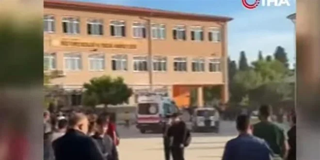 manisa-turgutlu-da-lise-onunde-silahli-saldiri-4-ogrenci-yarali.webp