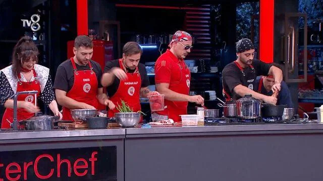 masterchef-24-eylul-mavi-takim-kazandi-hasanalp-ve-enes-potada-1.webp