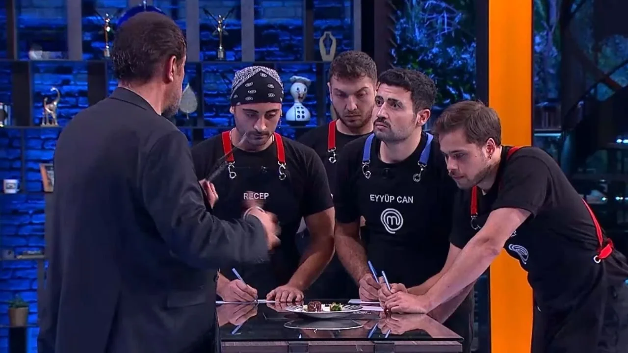 MasterChef’te elenen yarışmacı kim? Son ikiye Recep ve Enes kaldı