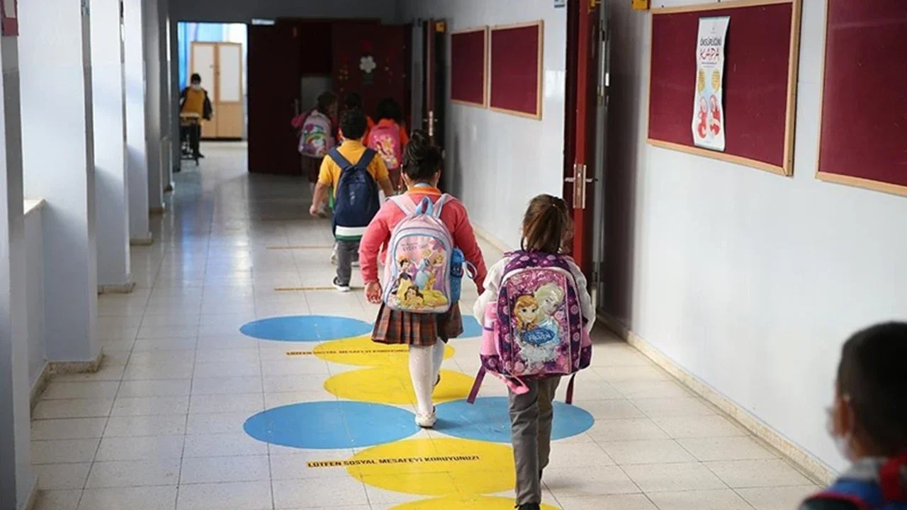 MEB açıkladı: Bazı okullarda dersler 30 dakikaya düştü!