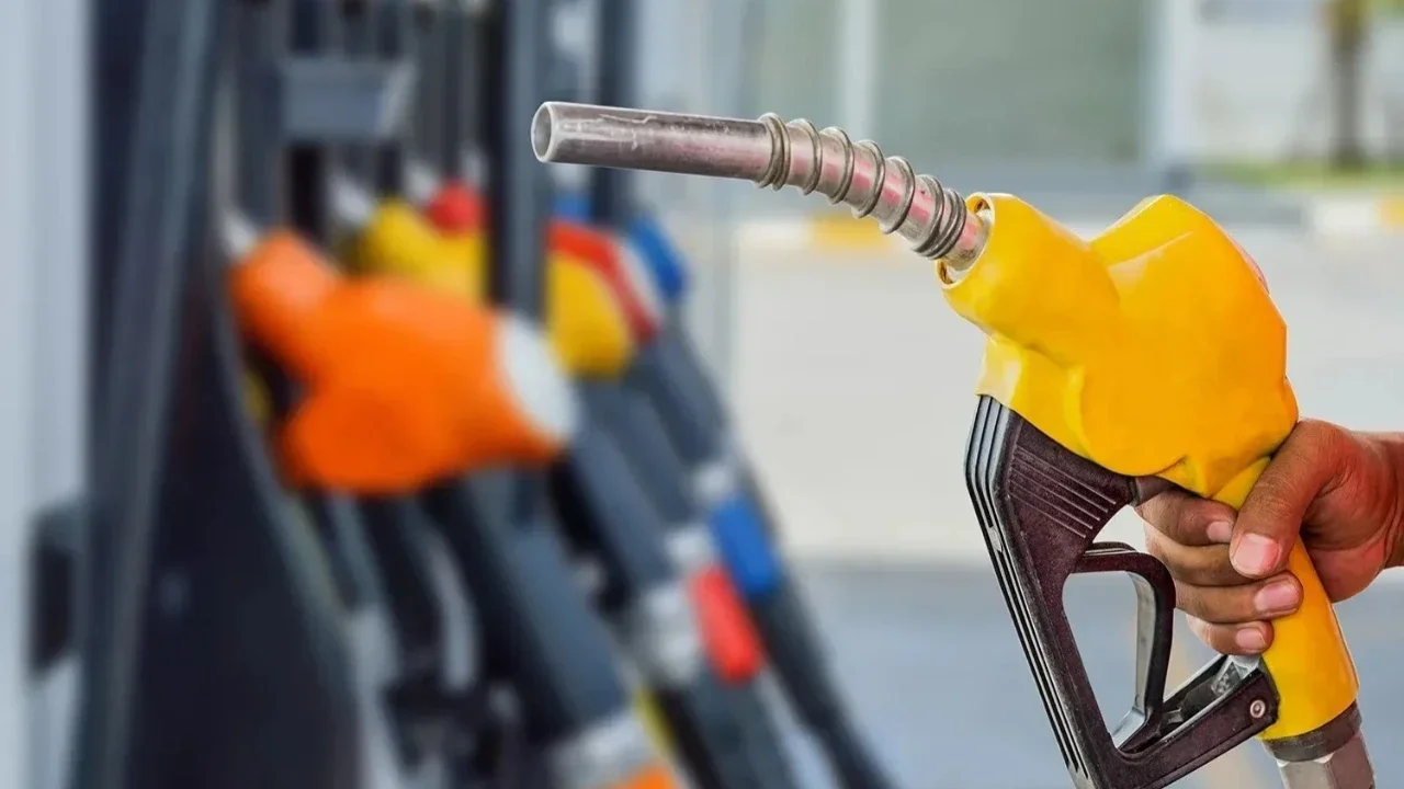 Motorine gece yarısı büyük zam! Litre fiyatı 97 TL’yi aştı