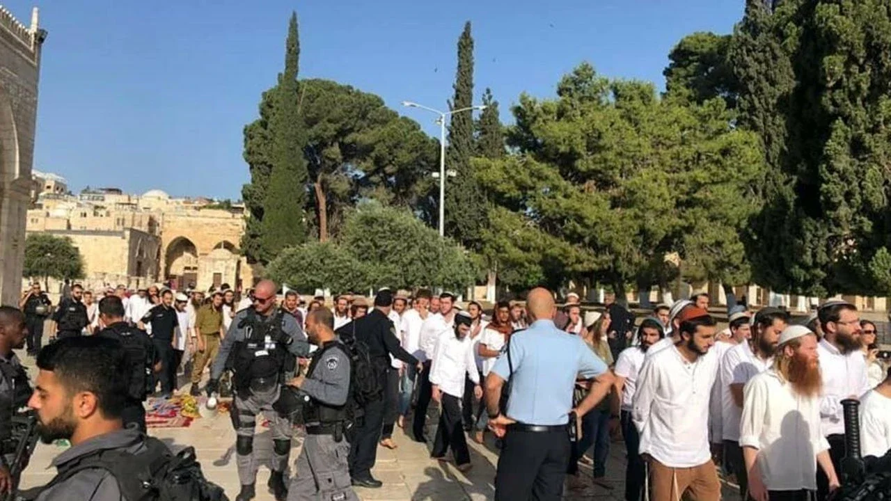 muslumanlar-aksa-ya-alinmayacak-siyonistlerin-tisri-baskinlari-basladi-3.webp