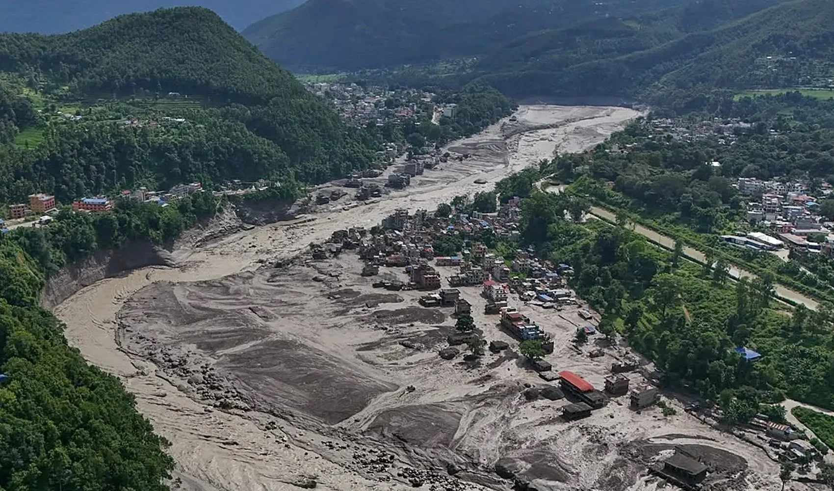 Nepal'de sel felaketi: Can kaybı 1.050'ye yükseldi, 4.247 kayıp