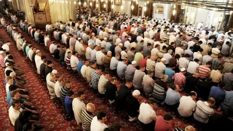Öğle namazı kaç rekat? İşte öğle namazının kılınışı