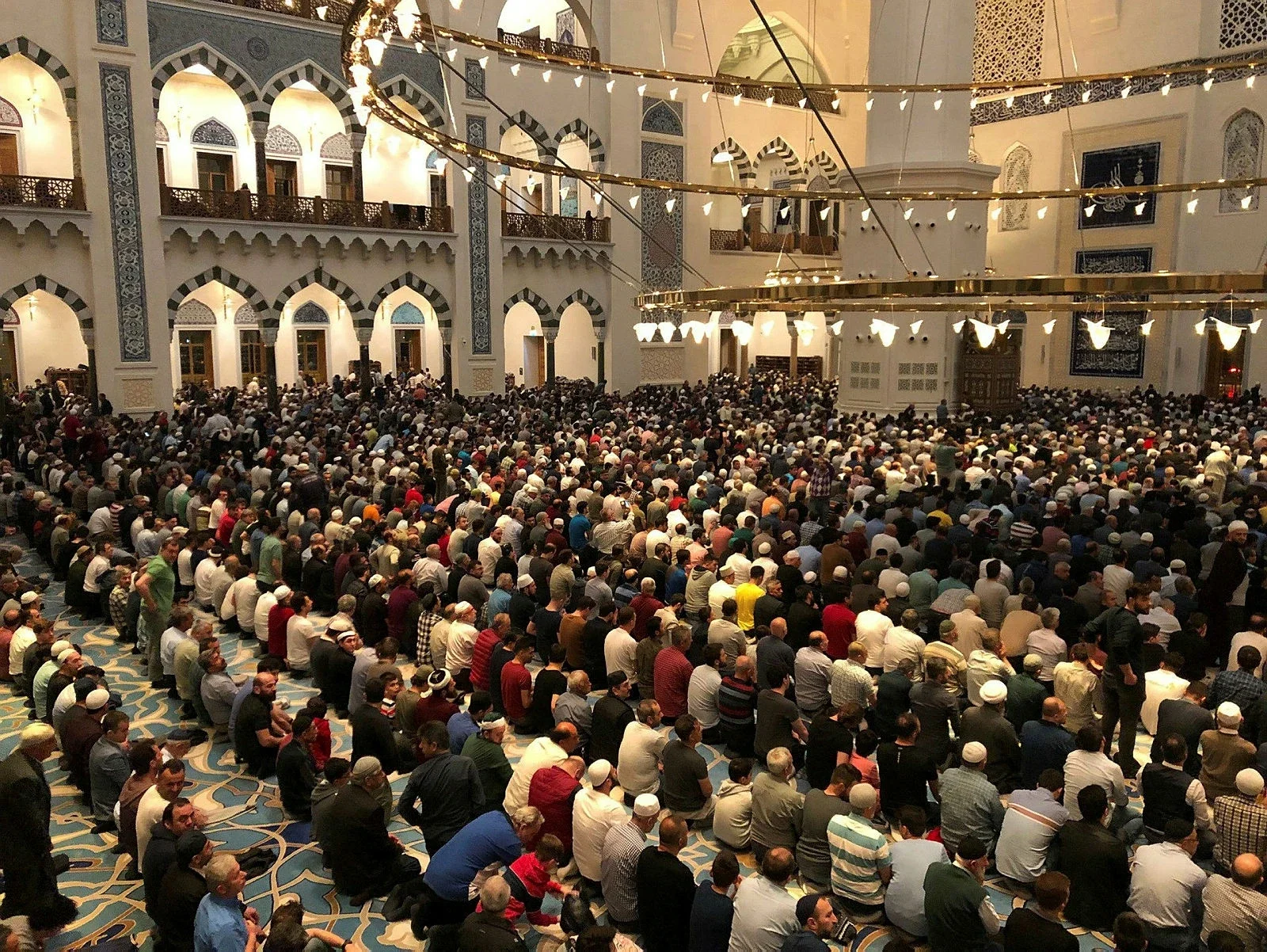 Öğle namazı kaç rekat? İşte öğle namazının kılınışı