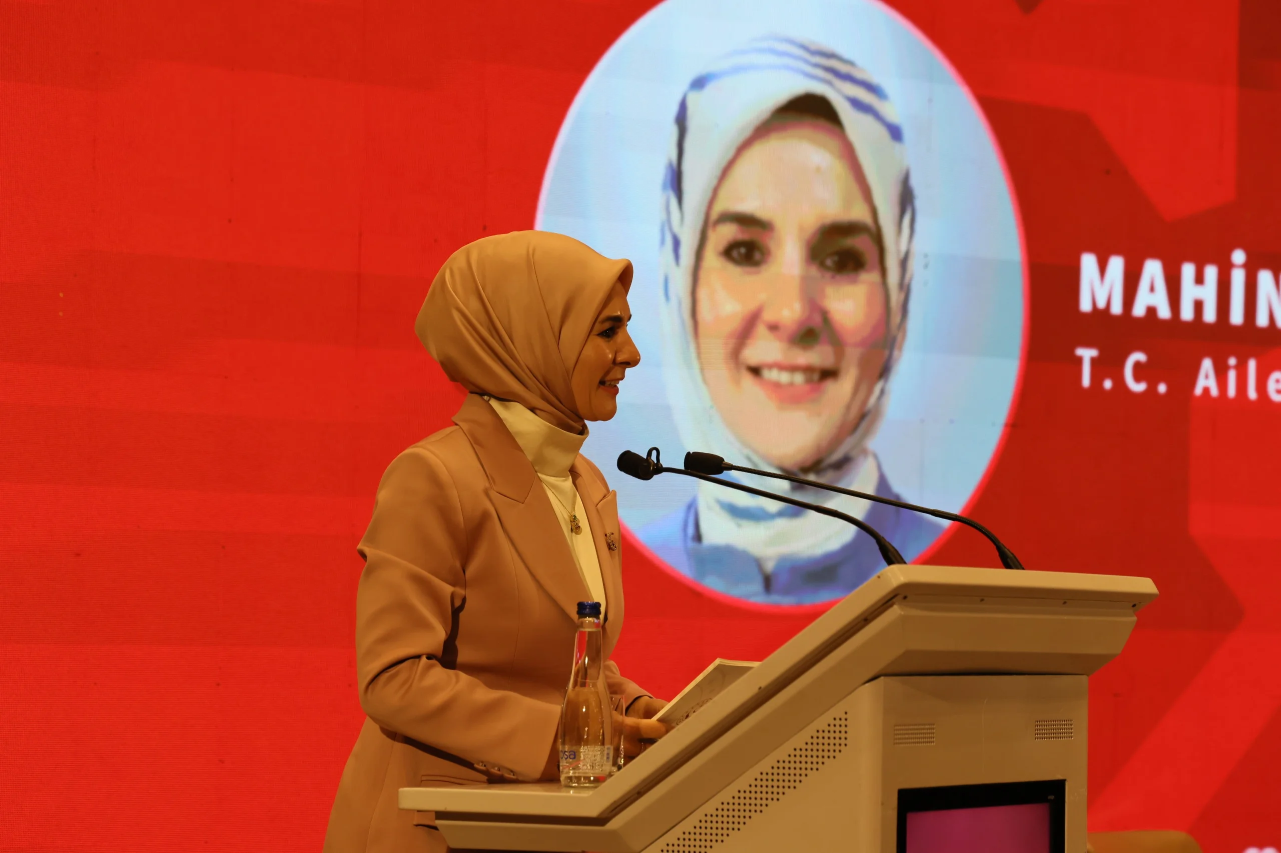 Öğrencilere 2 milyar liralık destek: Kırtasiye, ulaşım ve barınma yardımı