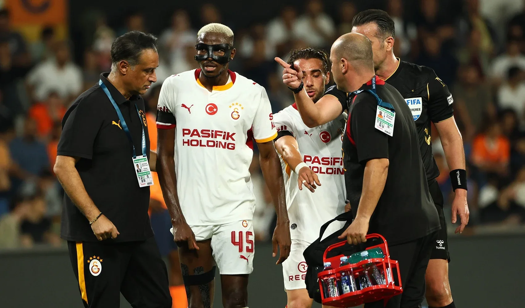 Osimhen Trabzonspor kafilesinde! Sahaya çıkabilir