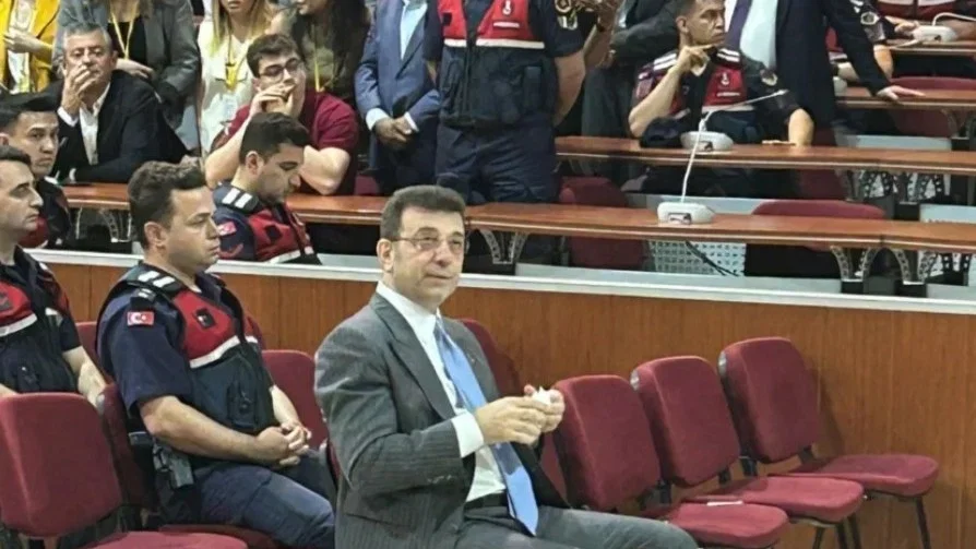 ozgur-ozel-den-ibb-iddiasina-bomba-yanit-ak-parti-ye-gecebilir-2.webp