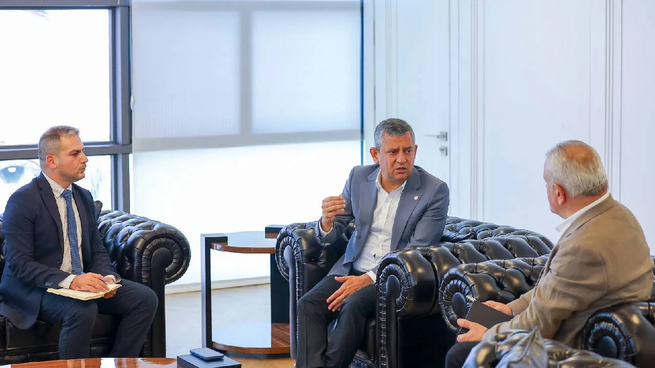 ozgur-ozel-den-ibb-iddiasina-bomba-yanit-ak-parti-ye-gecebilir.webp