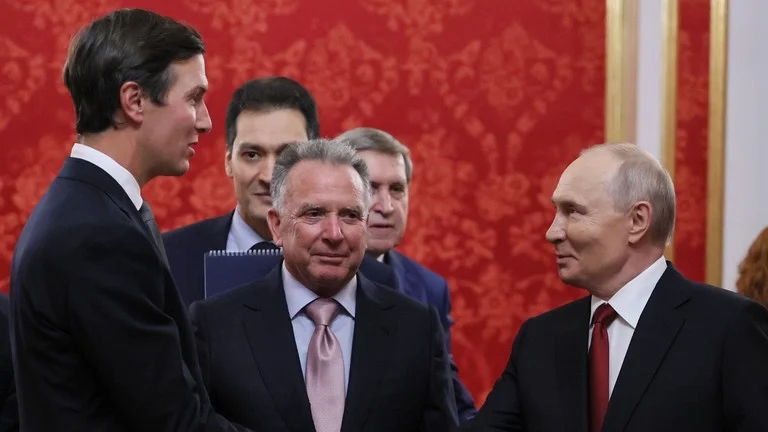 Putin'in Trump'ın elçileriyle görüşmesinden detaylar...