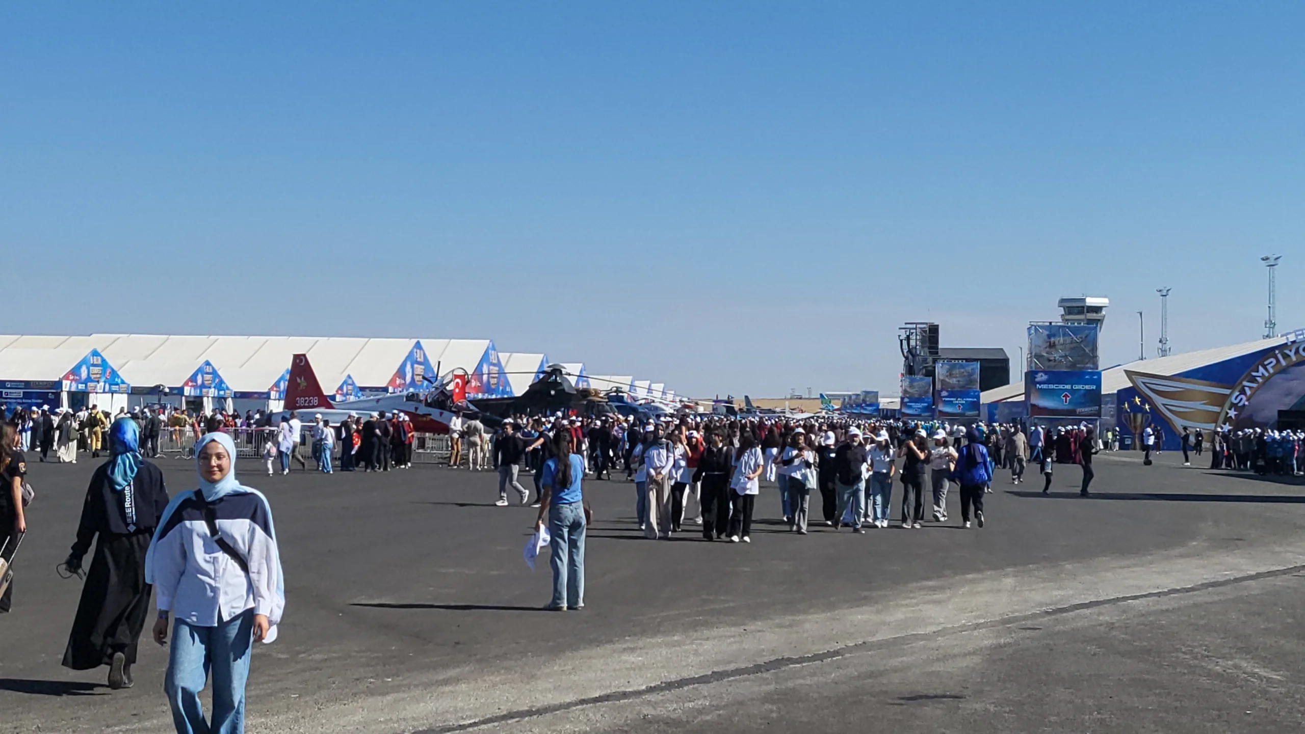 Şanlıurfa'da TEKNOFEST heyecanı: İlk gün AKINCI ve SOLOTÜRK şov yaptı
