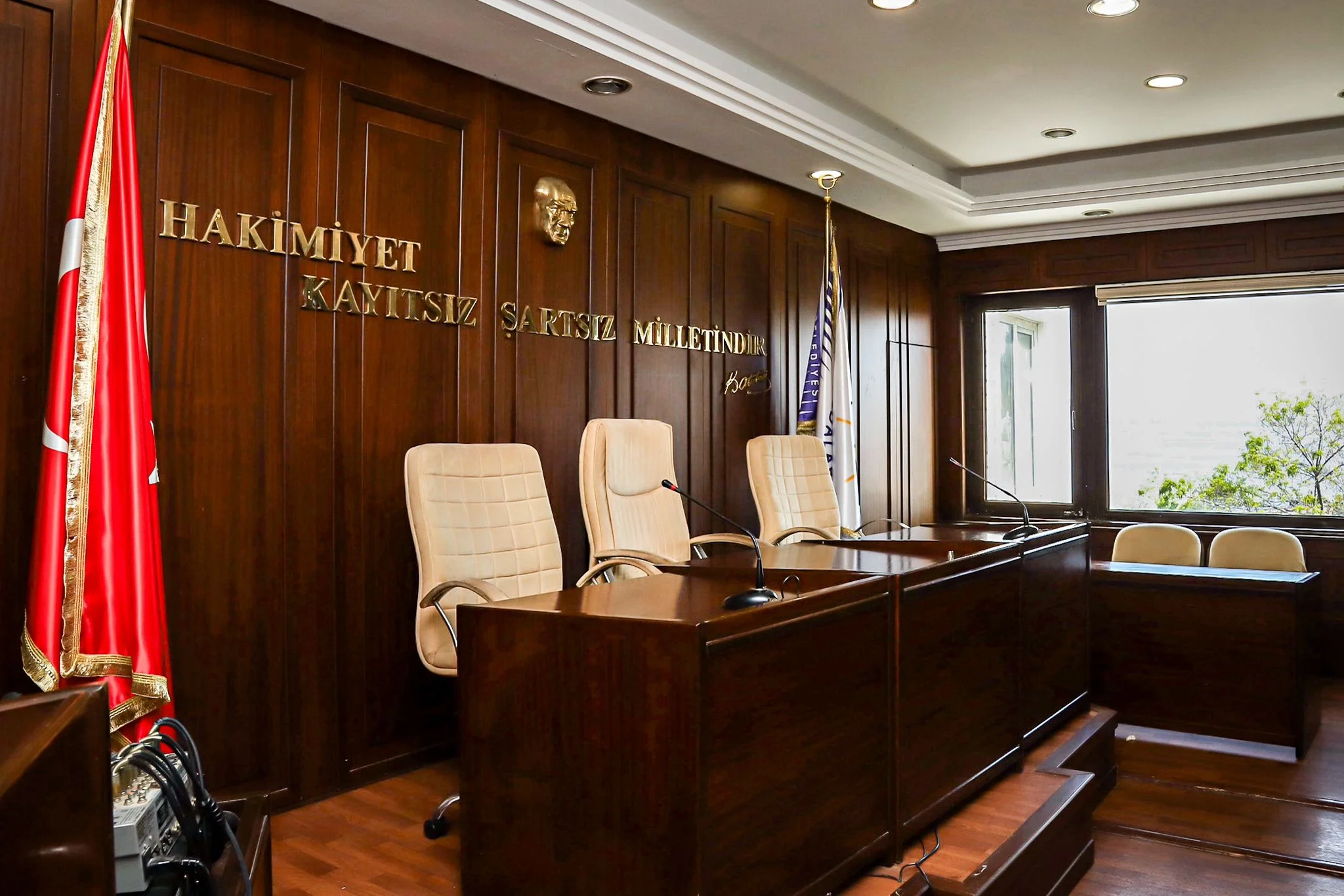 Seçim ertelendi: Adalar'da CHP üyeleri oturuma gelmedi