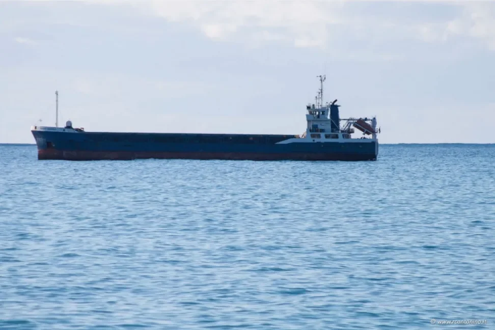 Silivri açıklarında iki gemi çarpıştı! 10 personelle irtibat yok