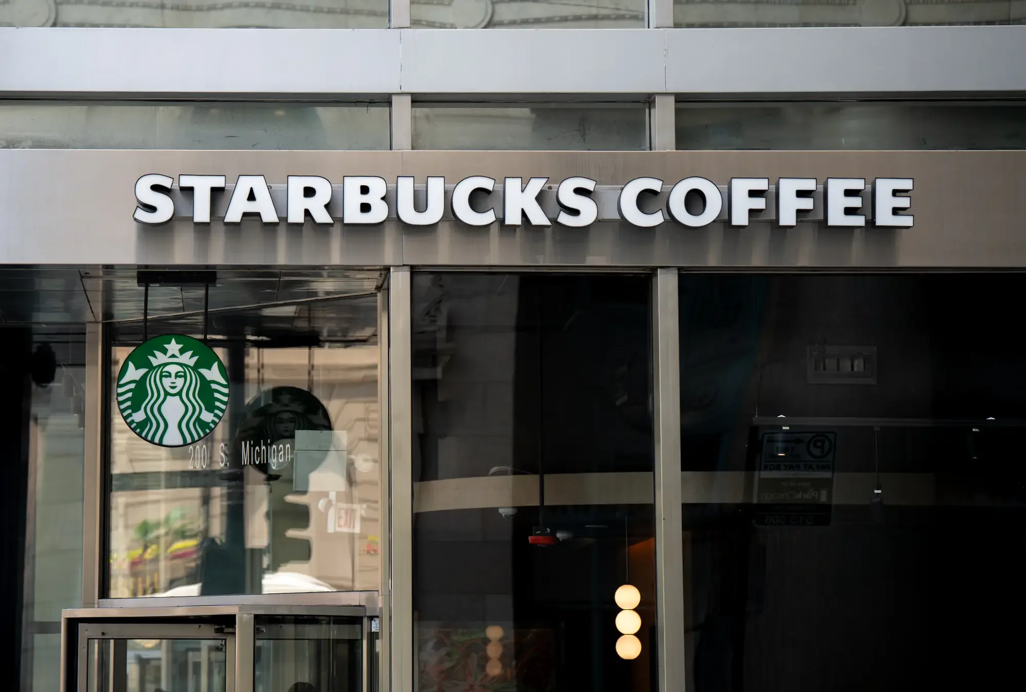 Starbucks 250 şubesini kapatıyor