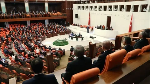 TBMM 50 gün sonra 6 Ekim'de açılıyor: İlk gündem fon krizi araştırması