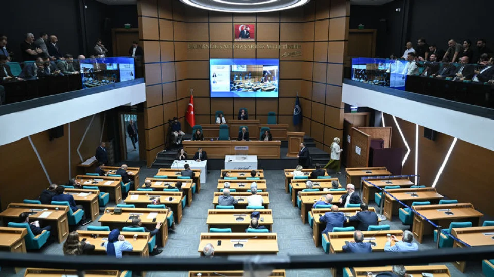 uskudar-belediyesi-nde-secim-gunu-chp-ile-ak-parti-mhp-dengede-1.webp