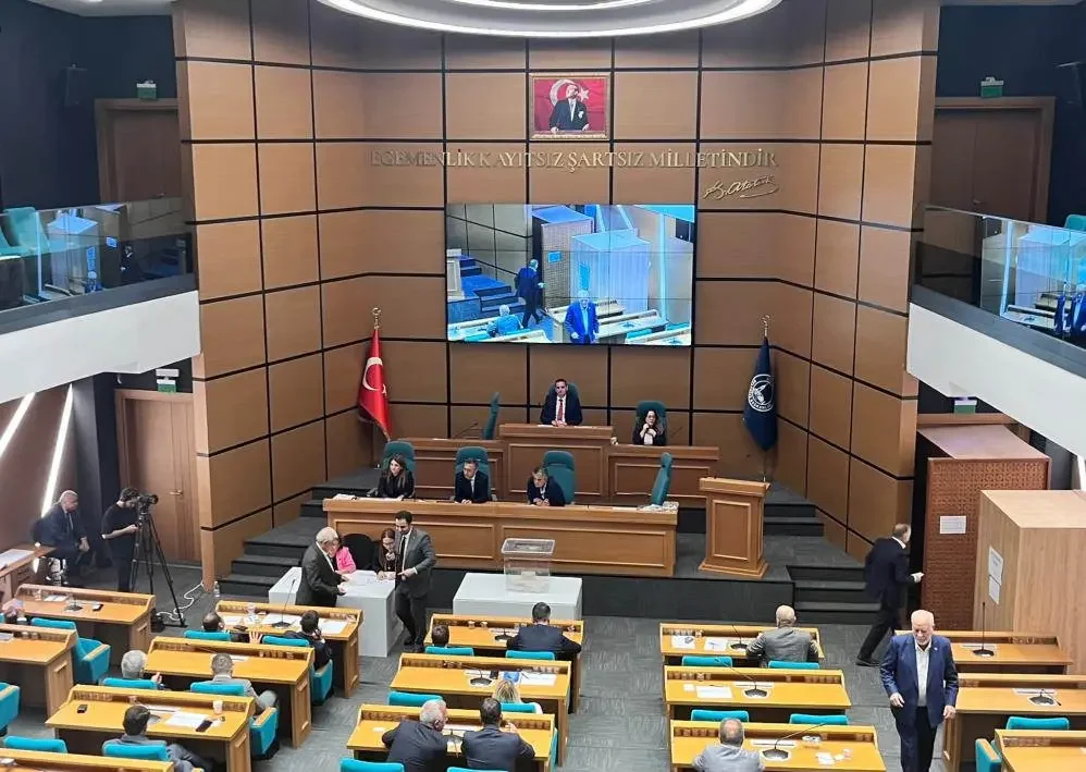 Üsküdar Belediyesinde kazanan belli oldu: 3 yıl sonra belediye el değiştirdi