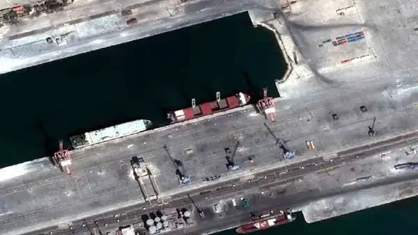 Uydu yakaladı: Yaptırımlı 4 Rus gemisi Tartus'a indi