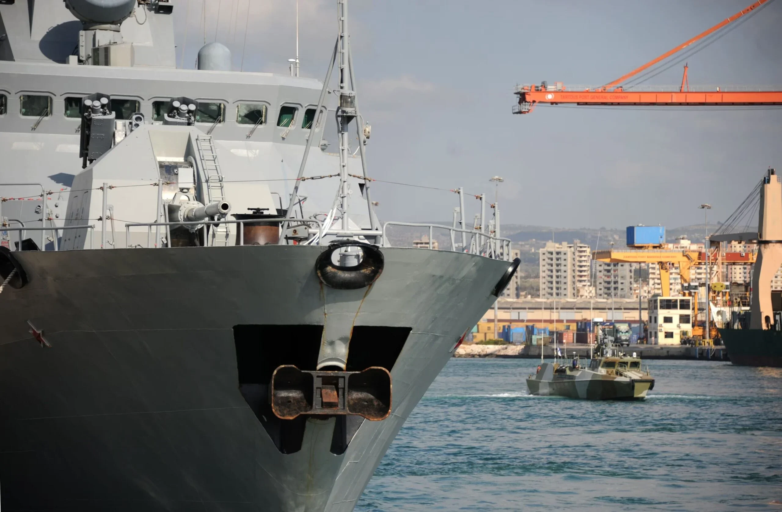 Uydu yakaladı: Yaptırımlı 4 Rus gemisi Tartus'a indi