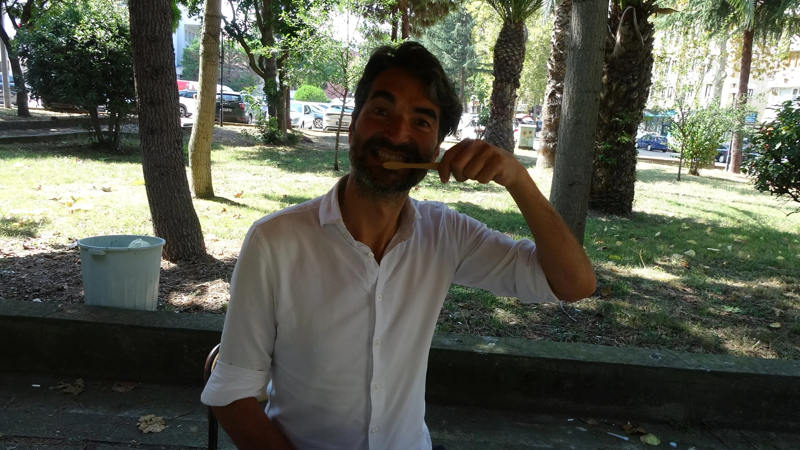 Valizi 6 yıl önce kenara attı, 5 kıtada 133 ülkeyi sadece diş fırçasıyla gezdi!