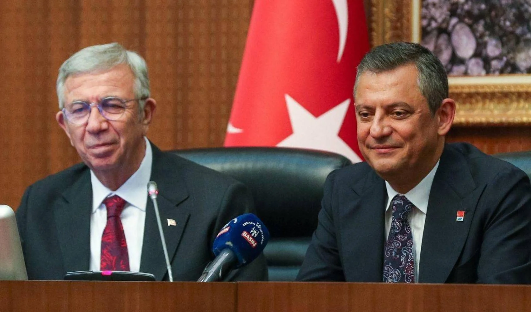 yeni-parti-nin-cumhurbaskani-adayi-imamoglu-ozgur-celik-acikladi-1.webp