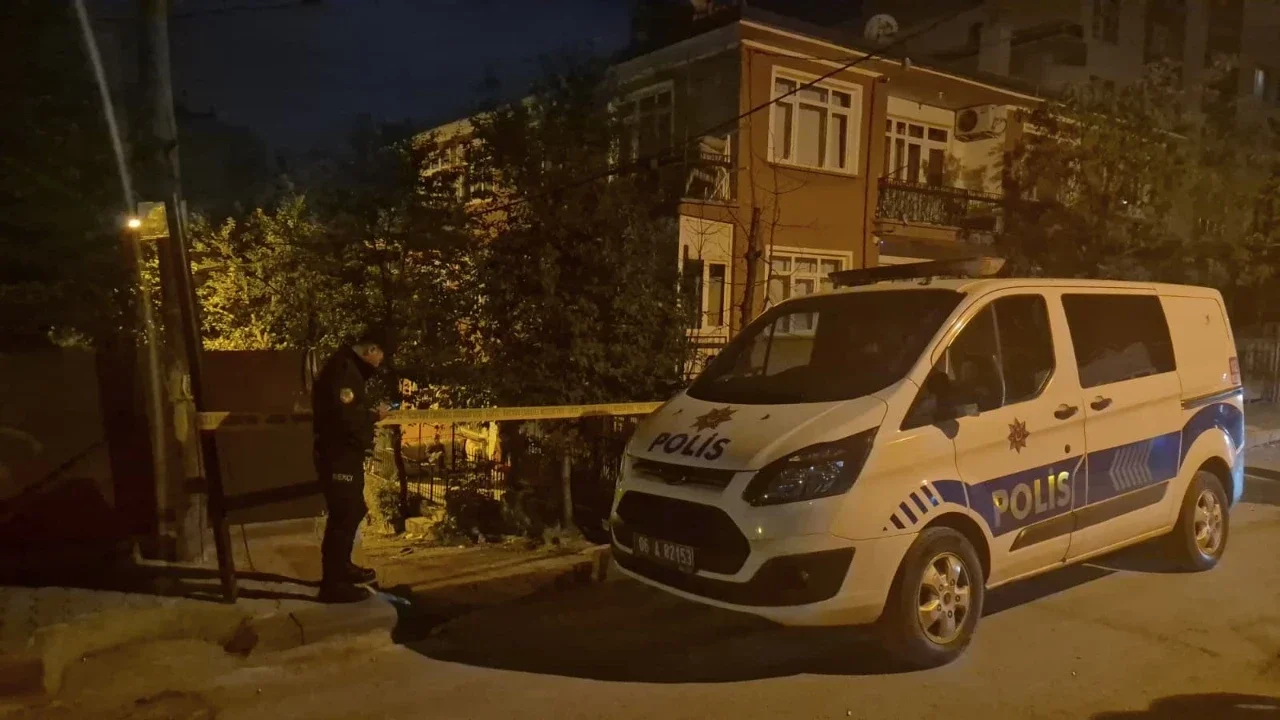 yenimahalle-de-apartmanda-3-kisi-olu-bulundu-kursun-ve-bicak-izi-var.webp