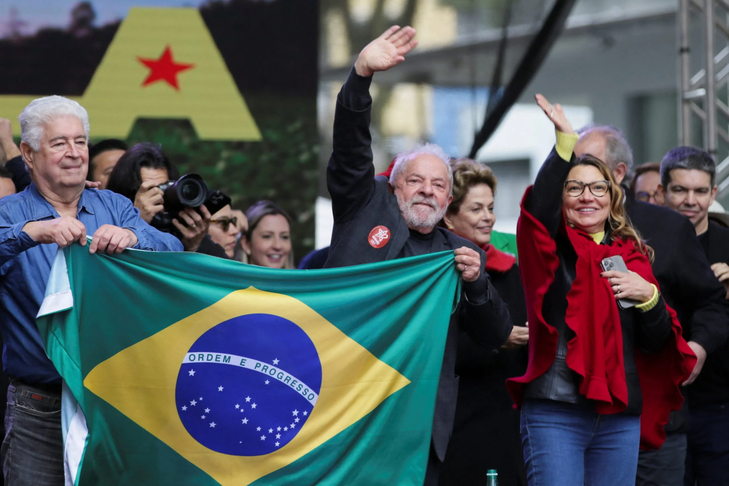 80’lik Lula 45 yaşındaki Bolsonaro’a karşı 4. dönem için yarışıyor