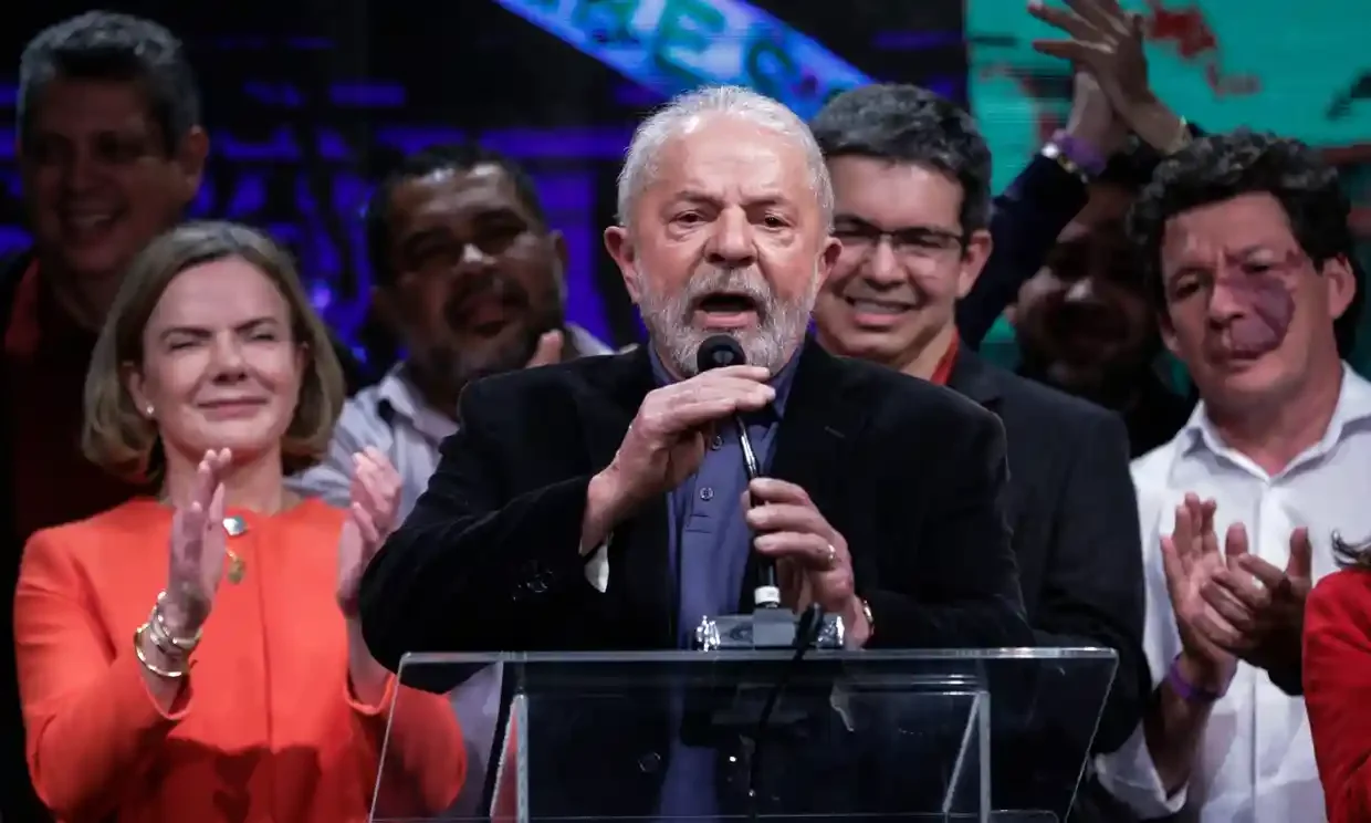 80’lik Lula 45 yaşındaki Bolsonaro’a karşı 4. dönem için yarışıyor