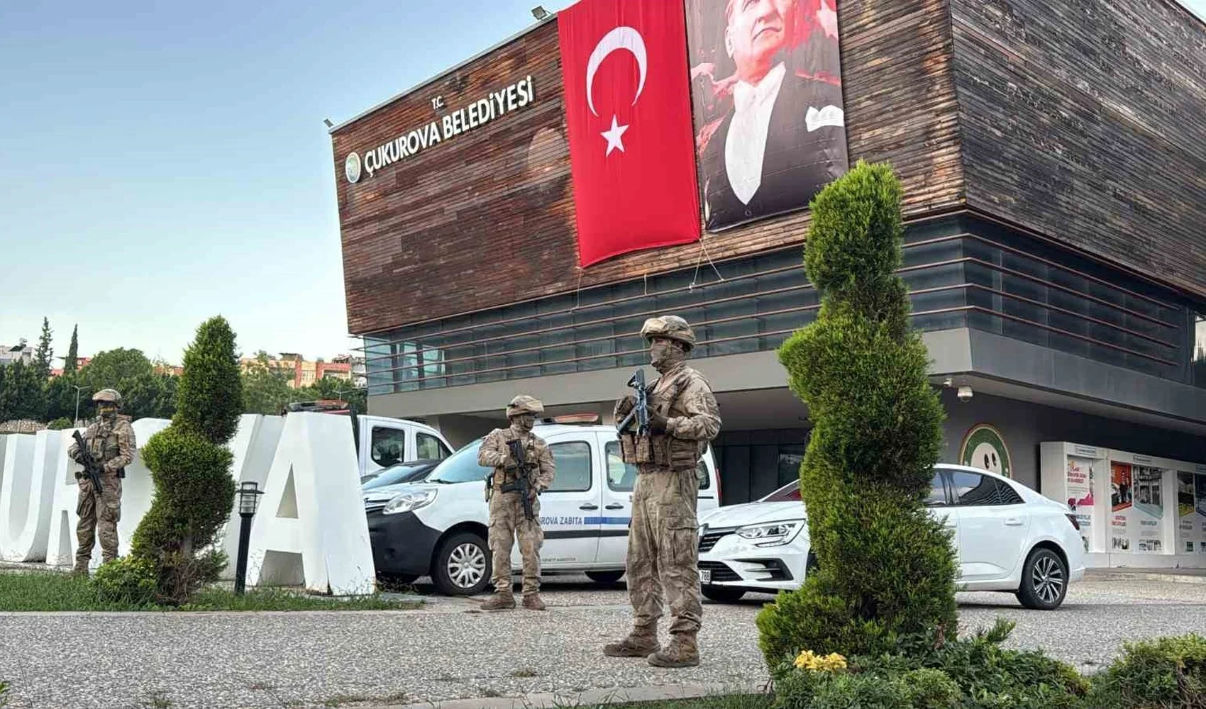 Adana’da Çukurova Belediyesi’ne jandarma operasyonu: Arama başladı