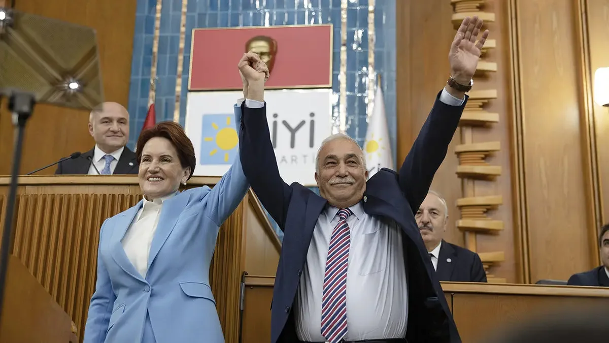 Ahmet Eşref Fakıbaba İYİ Parti ve milletvekilliğinden istifa etti