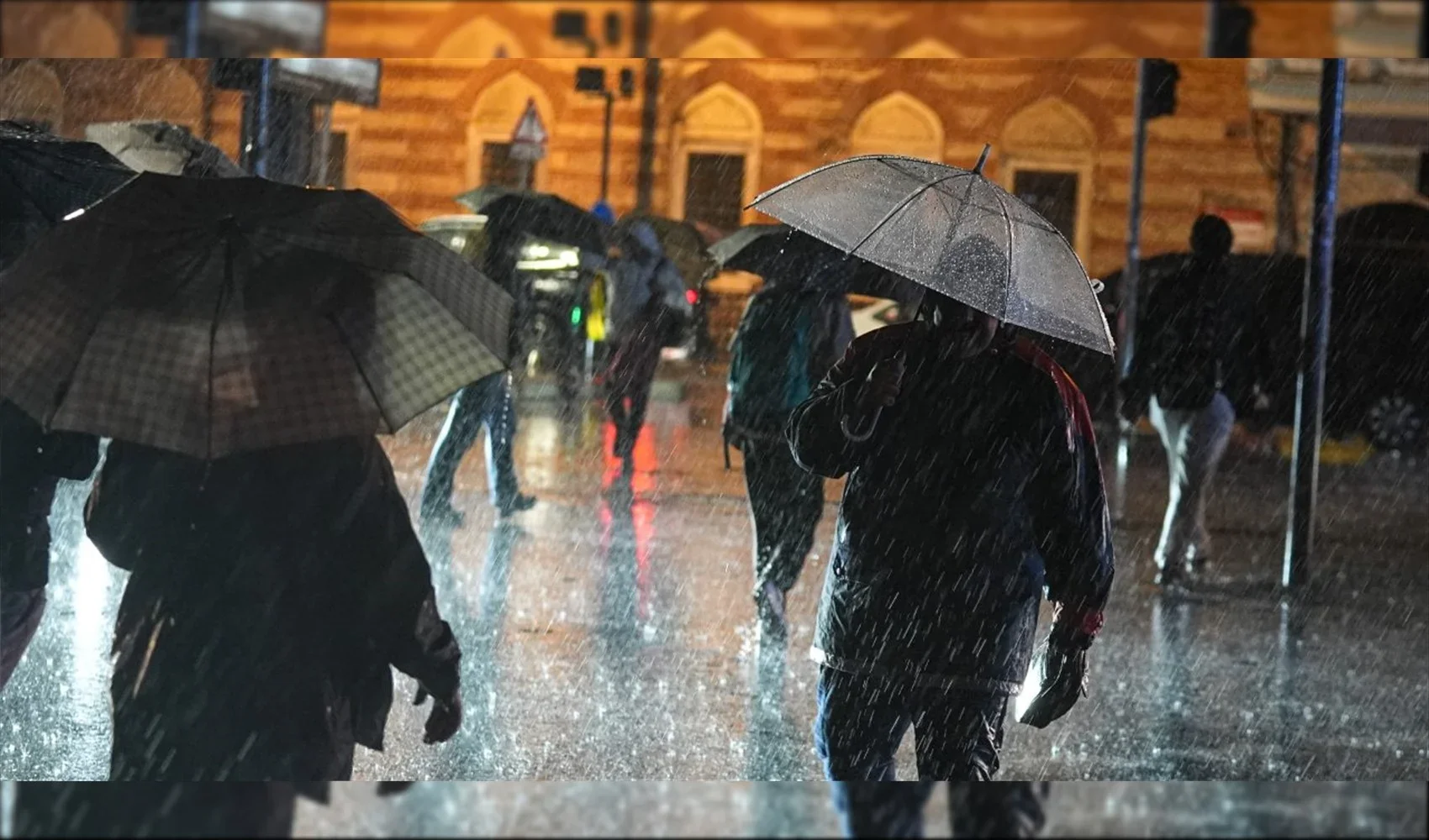 AKOM’dan İstanbul hava tahmini: Bugün akşam ve gece şiddetli yağış var