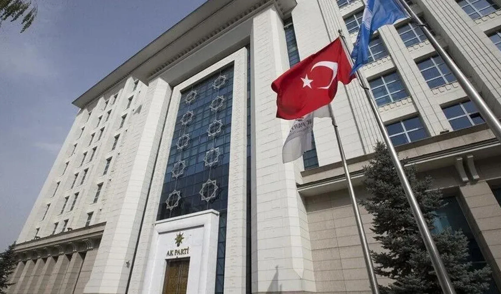 antalya-bb-baskan-vekili-ozdemir-ak-parti-ye-mi-katiliyor-sinan-burhan-iddiasi-1.webp