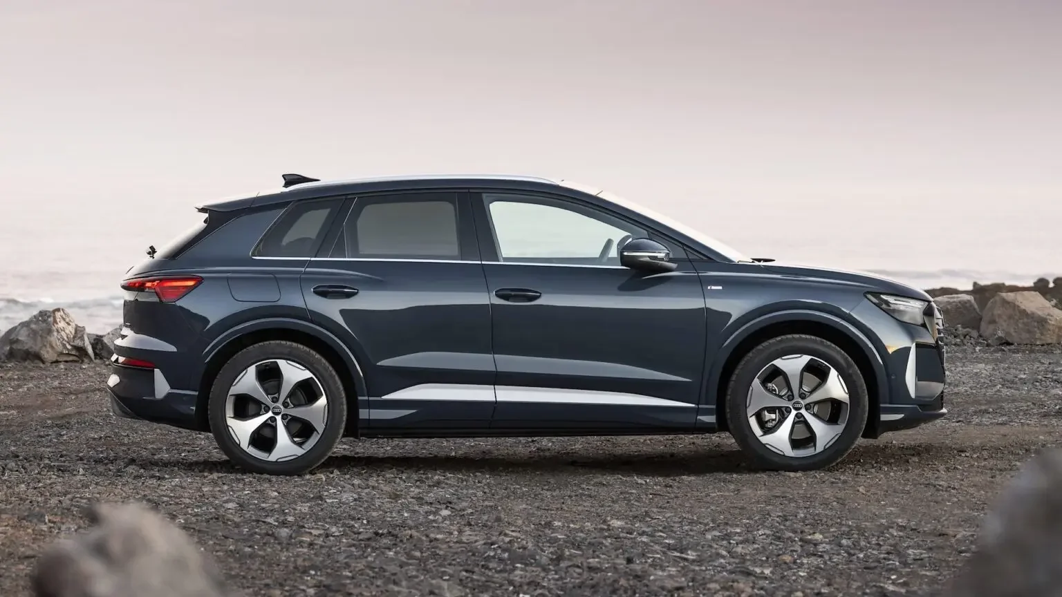 Audi Q4 e-tron Türkiye’de: Fiyat 4.300.000 TL’den başlıyor