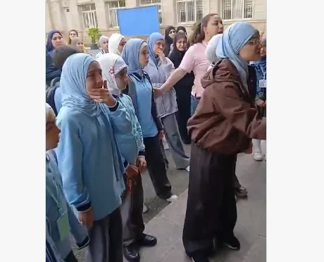 azerbaycan-da-basortusu-zulmu-fiilen-basladi-cok-sayida-okulda-eylem-var-2.webp