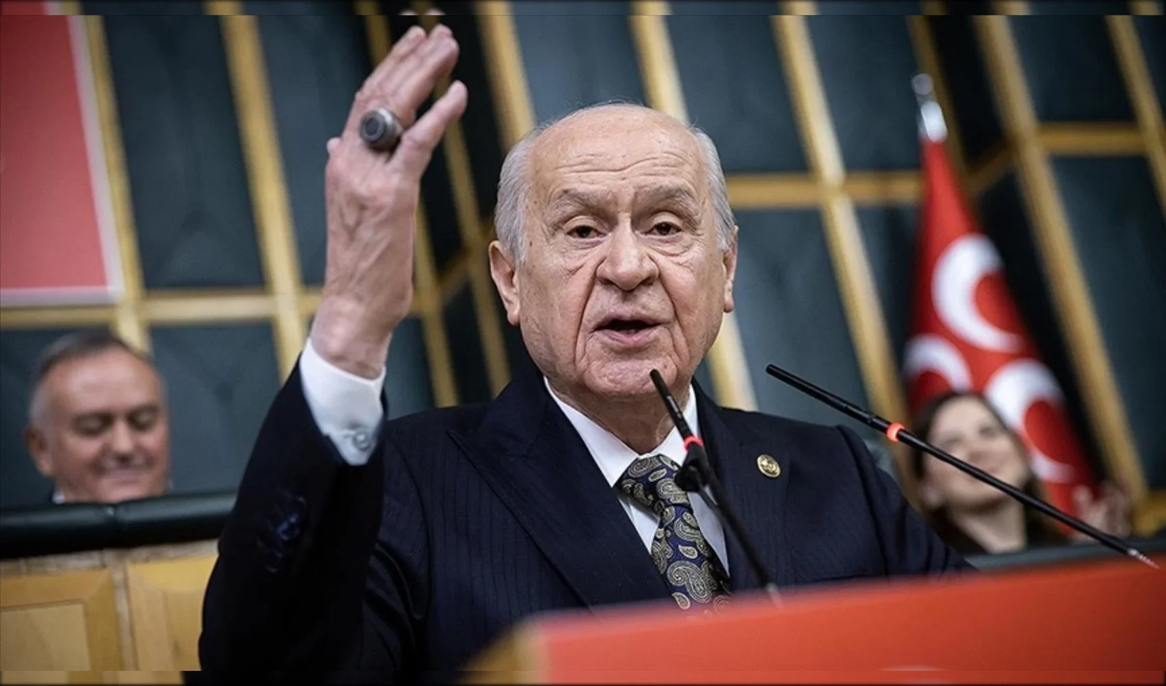 Bahçeli’den iki bakan açıklaması: “Siyasete ihanettir”