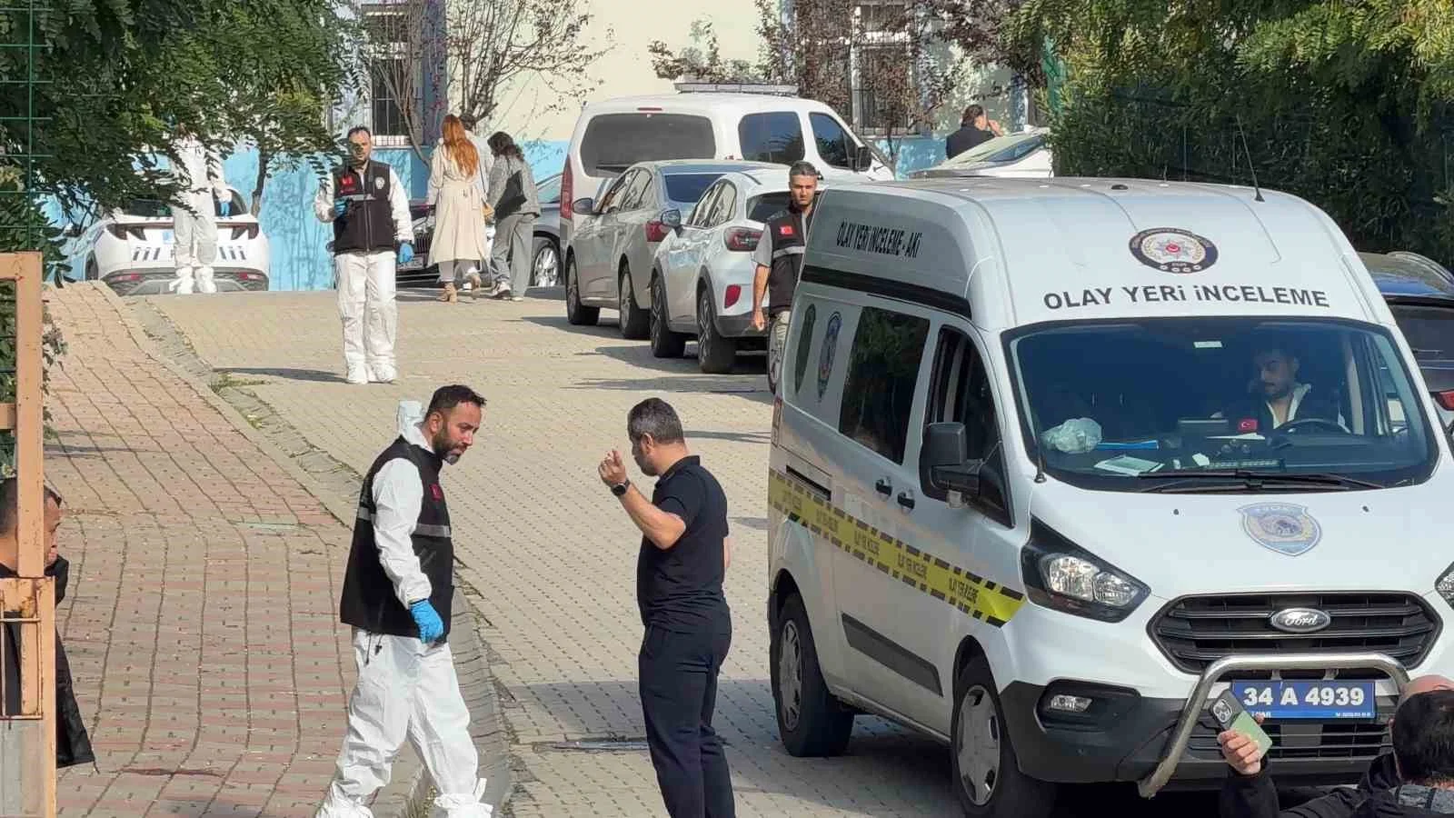 Başakşehir'de ortaokulda bıçaklı kavga: 8 yaralı var