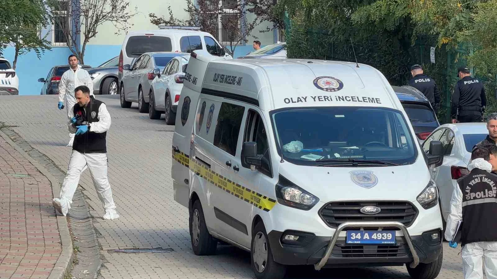 basaksehir-de-ortaokulda-bicakli-kavga-8-yarali-var-2.webp
