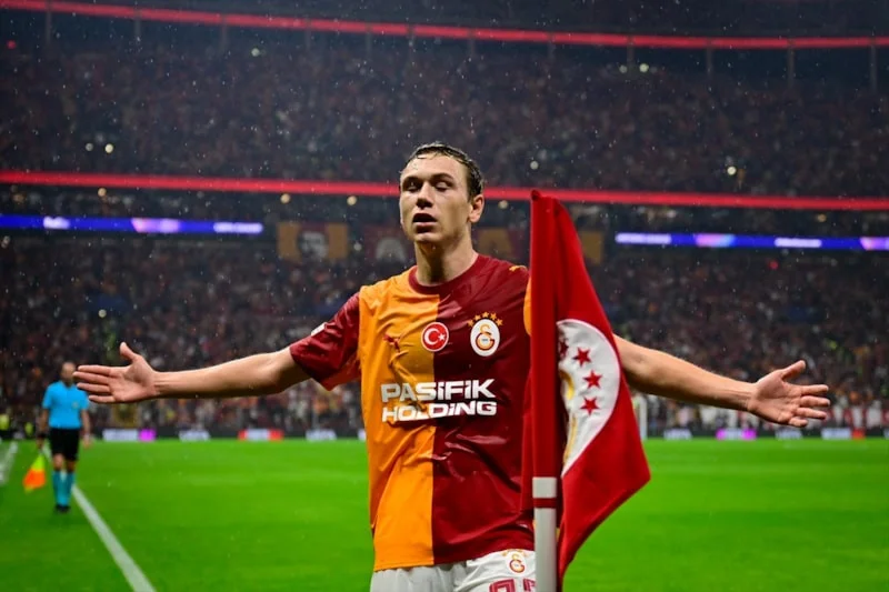 Batrakov Galatasaray forması ile ilk golünü Barcelona’ya attı!