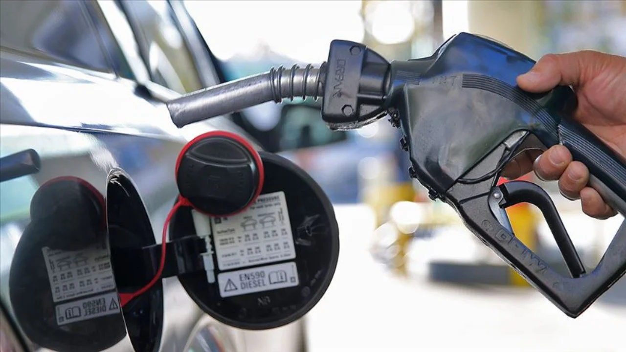 benzine-gece-yarisi-3-55-tl-indirim-geliyor-istanbul-pompa-fiyatlari-1.webp