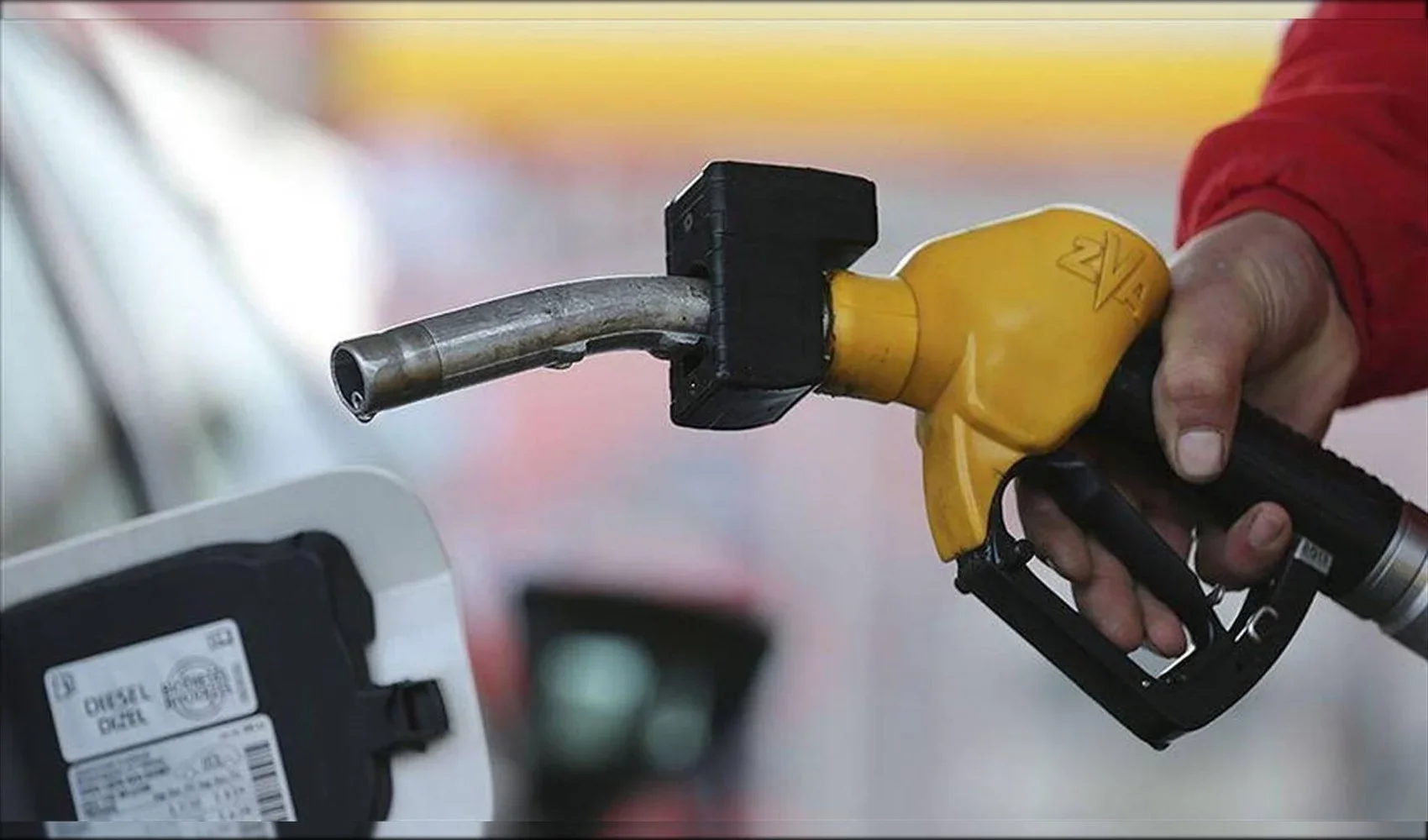 benzine-gece-yarisi-indirim-geldi-mazot-fiyati-sabit-kaldi-1.webp