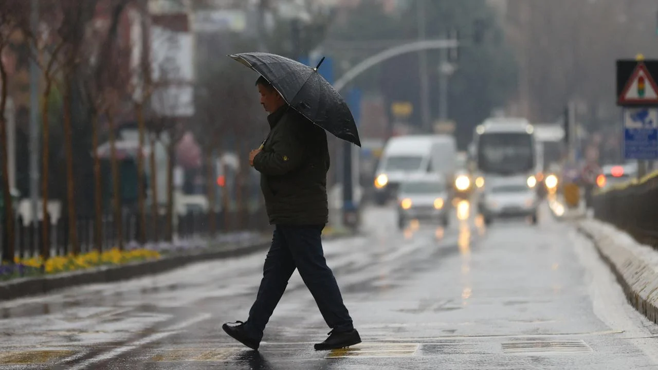 Bugünkü hava durumu: Doğu Karadeniz ve Diyarbakır çevrelerinde yağmur var