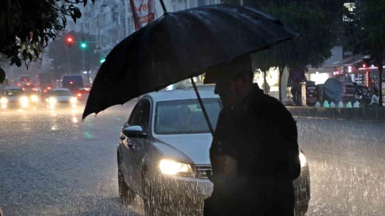 Bugünkü hava durumu: İstanbul, Ankara ve Antalya’ya şiddetli yağış!