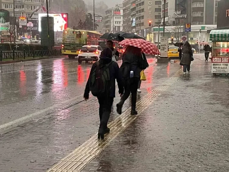 bursa-da-okullar-bugun-tatil-mi-15-ekim-resmi-aciklama-yok-1.webp