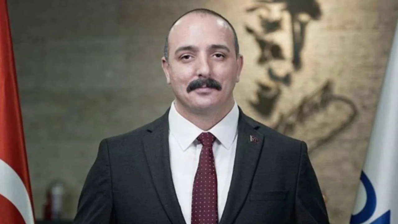 CHP'den istifa eden Konyaaltı Belediye Başkanı Cem Kotan YENİ Parti'ye katıldı