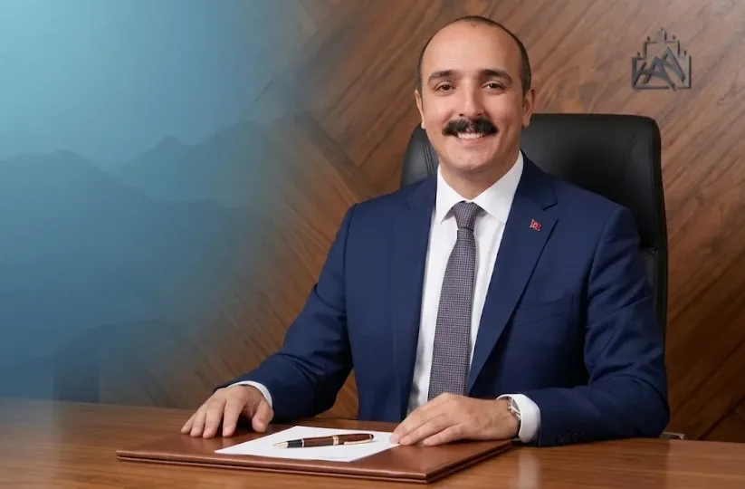 CHP'den istifa eden Konyaaltı Belediye Başkanı Cem Kotan YENİ Parti'ye katıldı